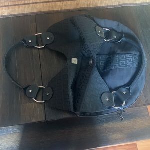 DESCRIPTION
Zucchino Hobo Black Fendi. super-chic hobo is crafted of canvas